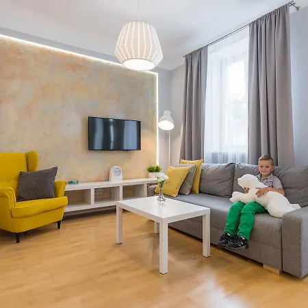 Apartment Around Market Square