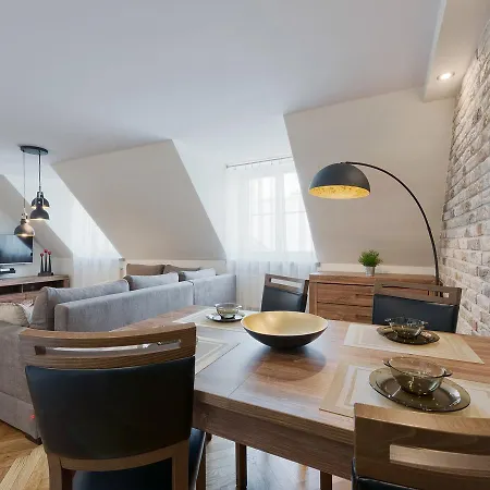 Apartment Around Market Square *